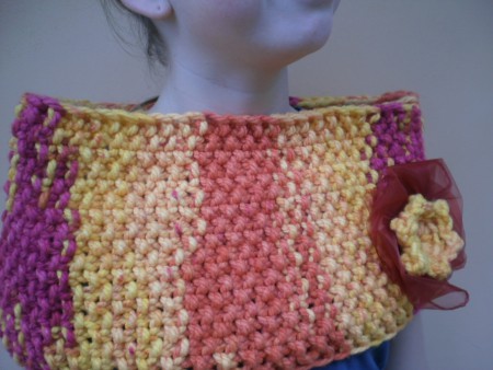 Nákrčník s brošňou